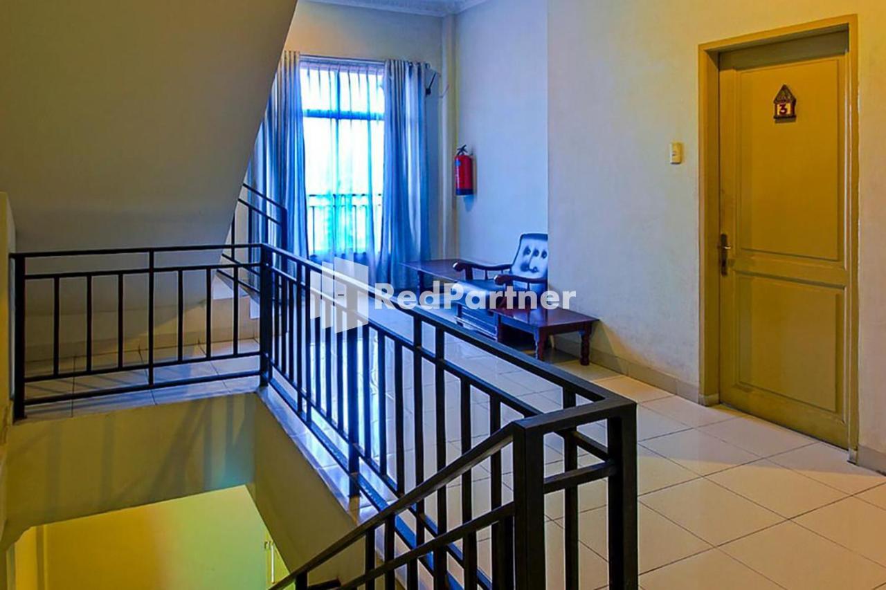 Carolina Transit Hotel Medan Exterior photo