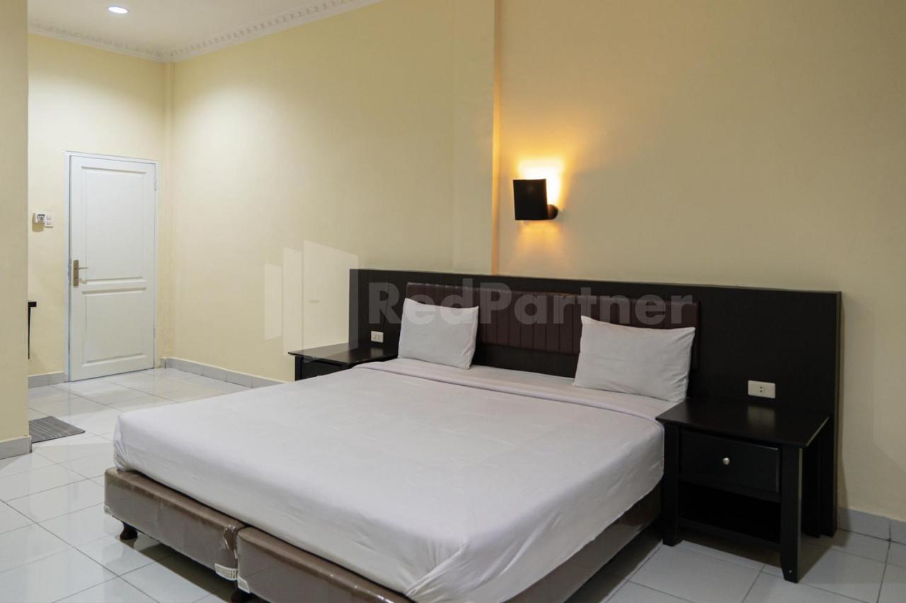 Carolina Transit Hotel Medan Exterior photo