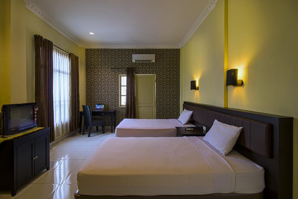 Carolina Transit Hotel Medan Exterior photo