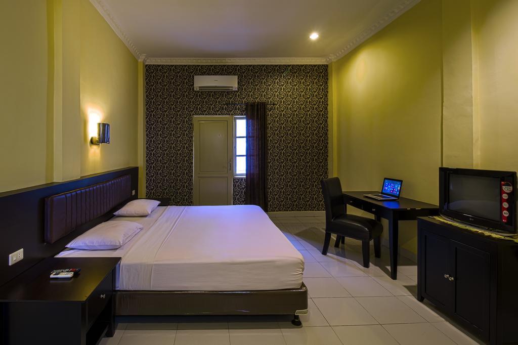 Carolina Transit Hotel Medan Exterior photo