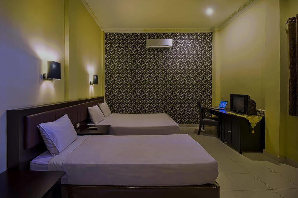 Carolina Transit Hotel Medan Exterior photo